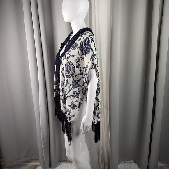 YA Los Angeles Navy Floral Kimono/Shawl/Blouse. Size Small - Picture 4 of 11